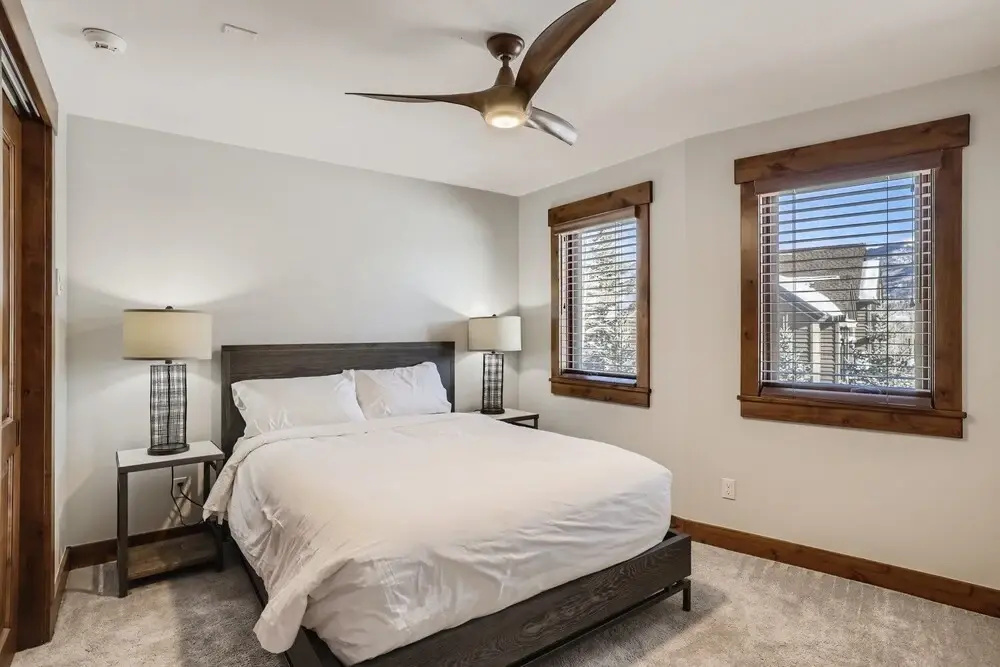 Mountain Oasis Dreams, 7 bedroom home with Hot tub, New listing! 8 Home by RedAwning