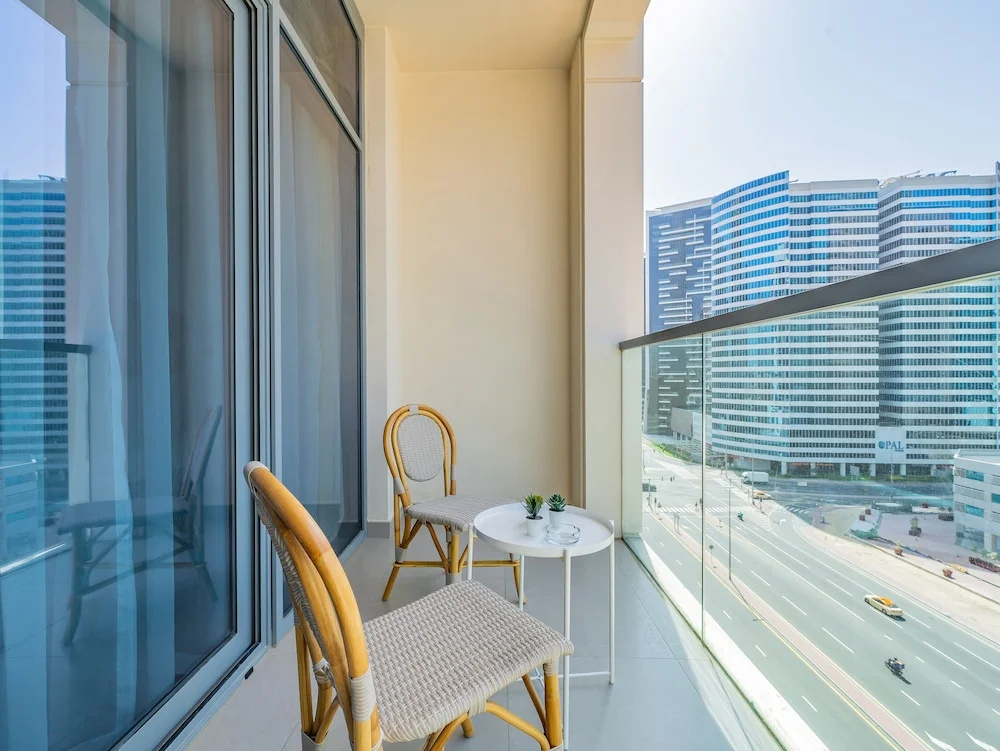 Charming Tropical Apartment Minutes To Dubai Mall