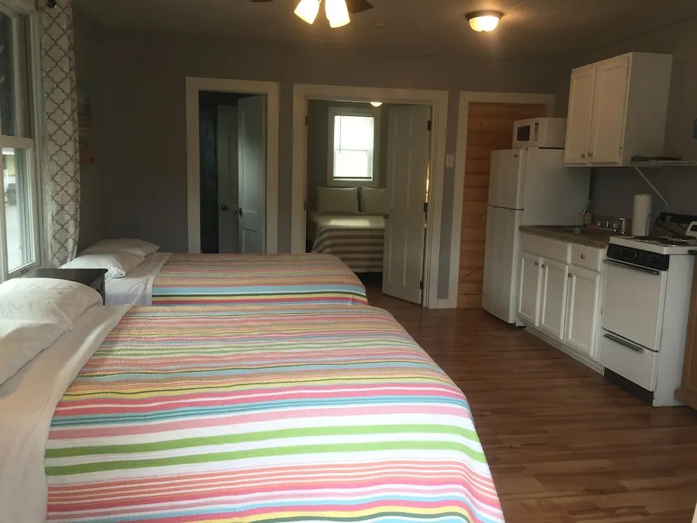 Drake's Island Resort & Cottages