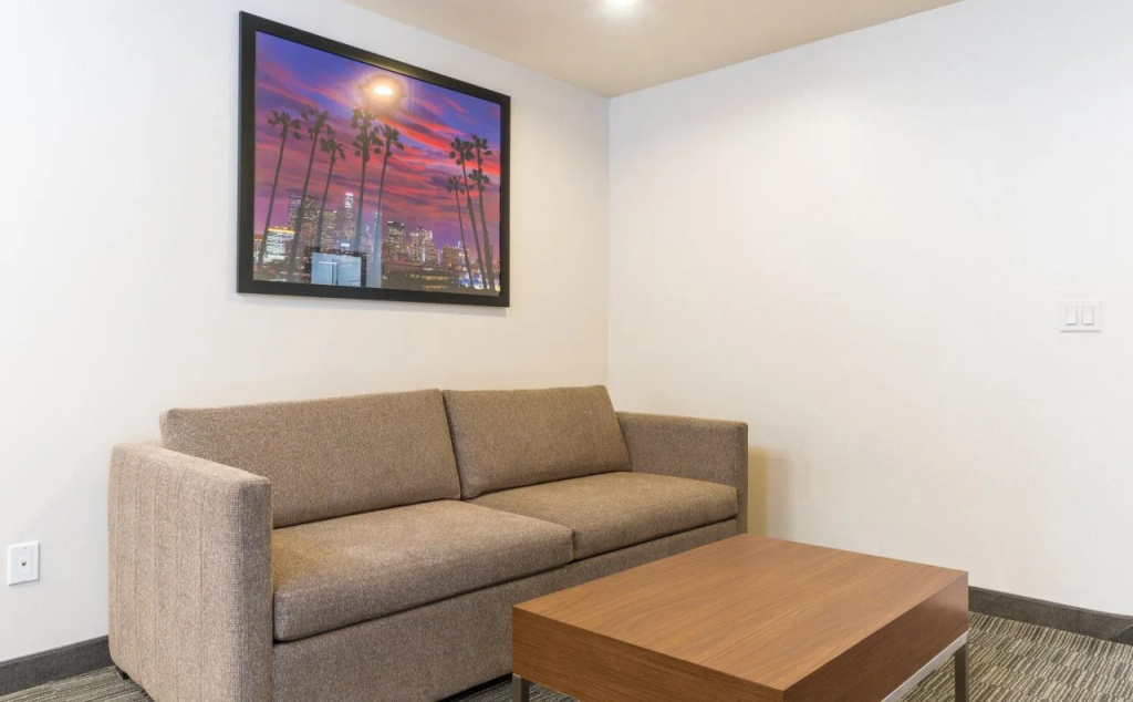 Holiday Inn Express Hollywood Walk of Fame by IHG