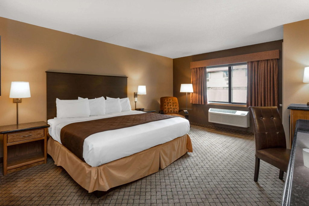 AmericInn by Wyndham Hartford WI