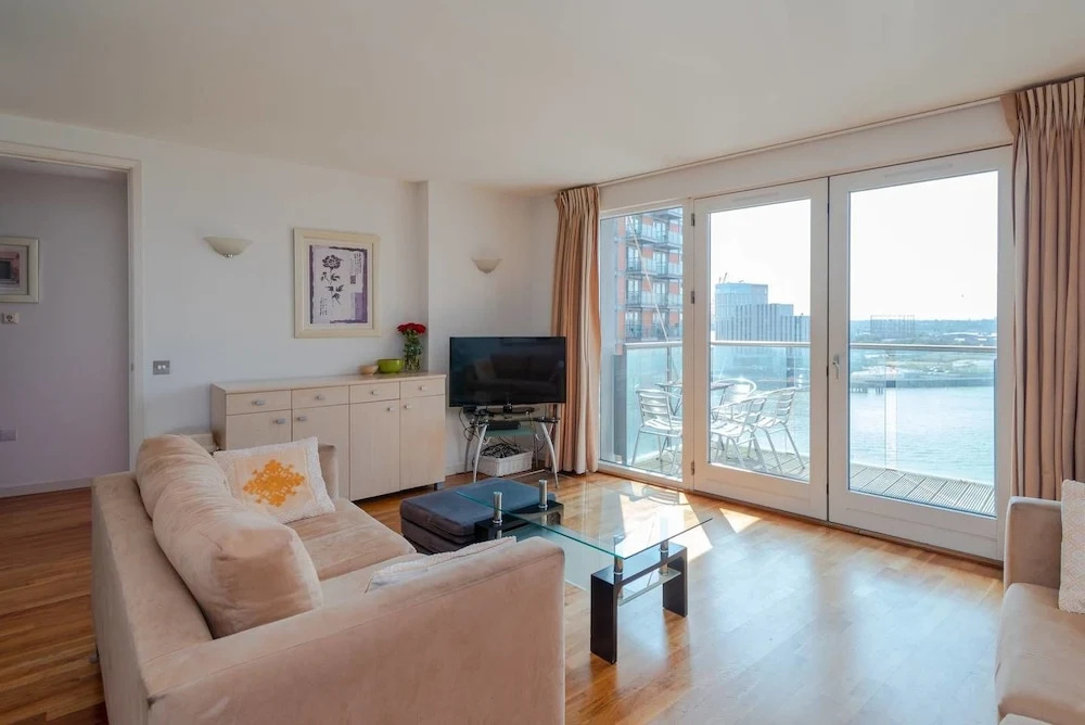 Stylish Modern 2 Bedroom Apartment