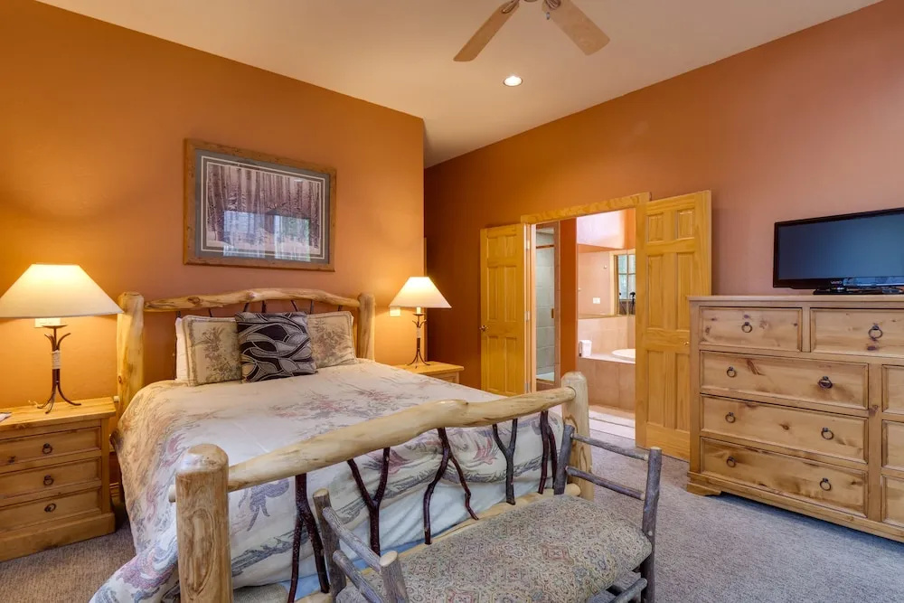 Hot Tub & Ski Shuttle: Rustic Breckenridge Retreat