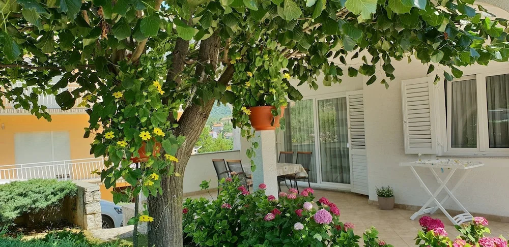 Apartment Ljiljana