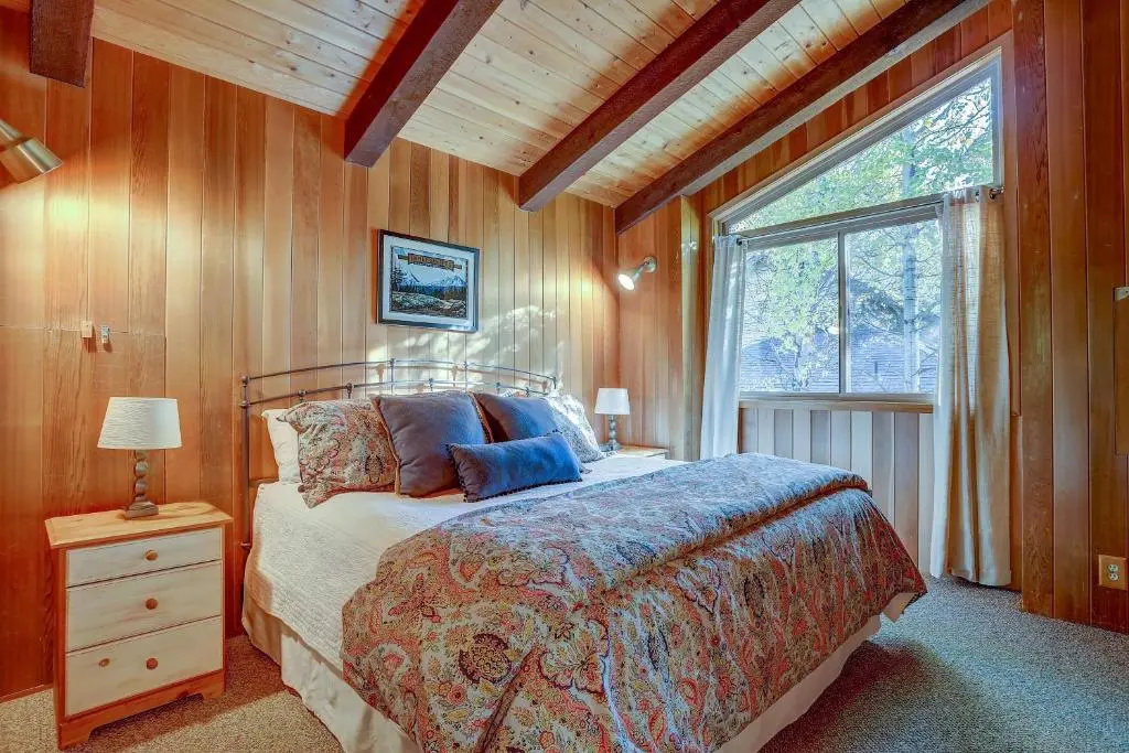 22 Rogue-AC-Hot Tub-4BR/3.5BA
