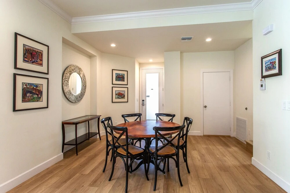 Sorrento Luxury Vacation Home: Expansive 5-Bedroom, 4.5-Bath Retreat with Private Pool, Hot Tub, and Pet-Friendly Accommodations – Just a Short Walk from Stunning Vanderbilt Beach