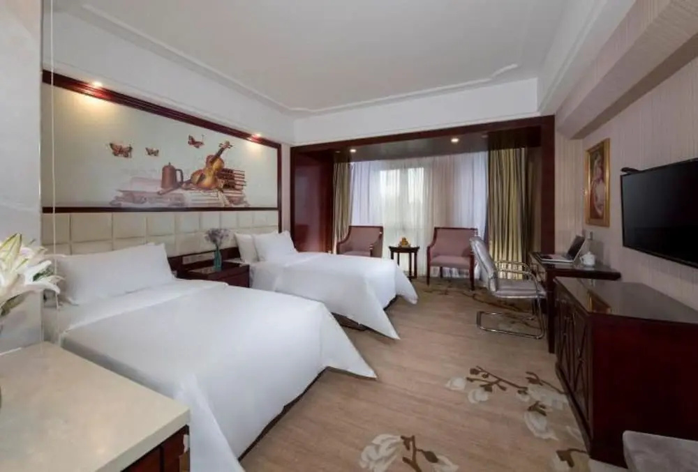 Vienna International Hotel (Shantou Simapu)