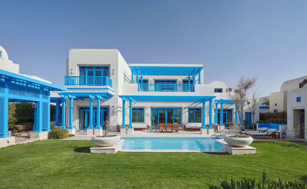 Hilton Salwa Beach Resort and Villas