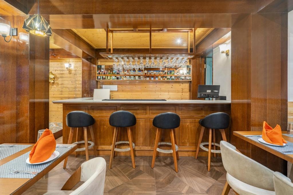 Summit Alpine Abode