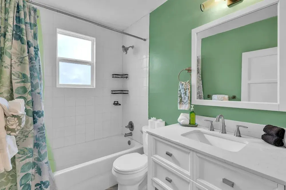 Relax And Unwind In The Heart Of Fayetteville 2 Bedroom Home