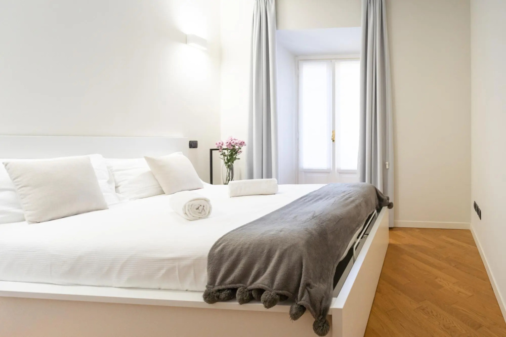 White Flat in Como City Center by Rent all Como