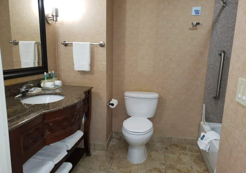 Holiday Inn Express & Suites Klamath Falls Central by IHG