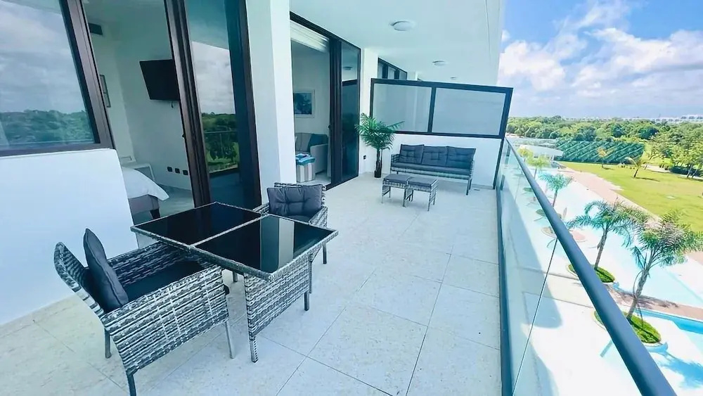Apartment With Pool And Golf View