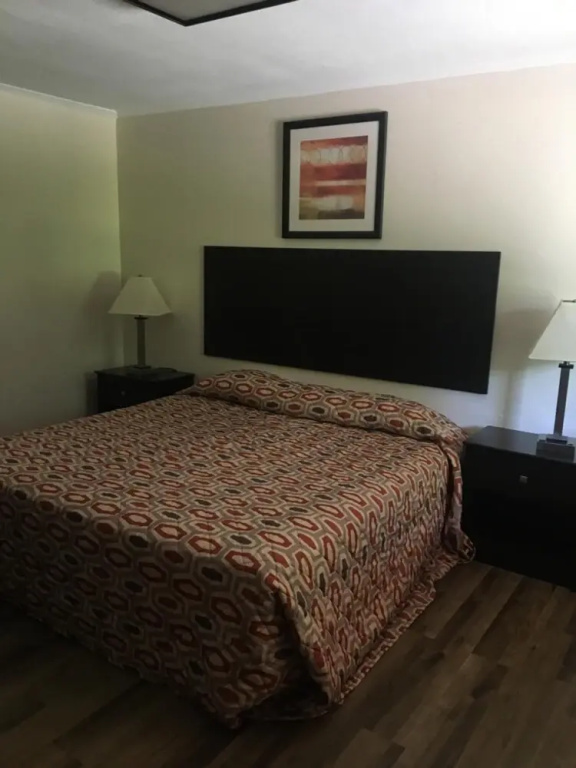 Woodlawn Hills Motel