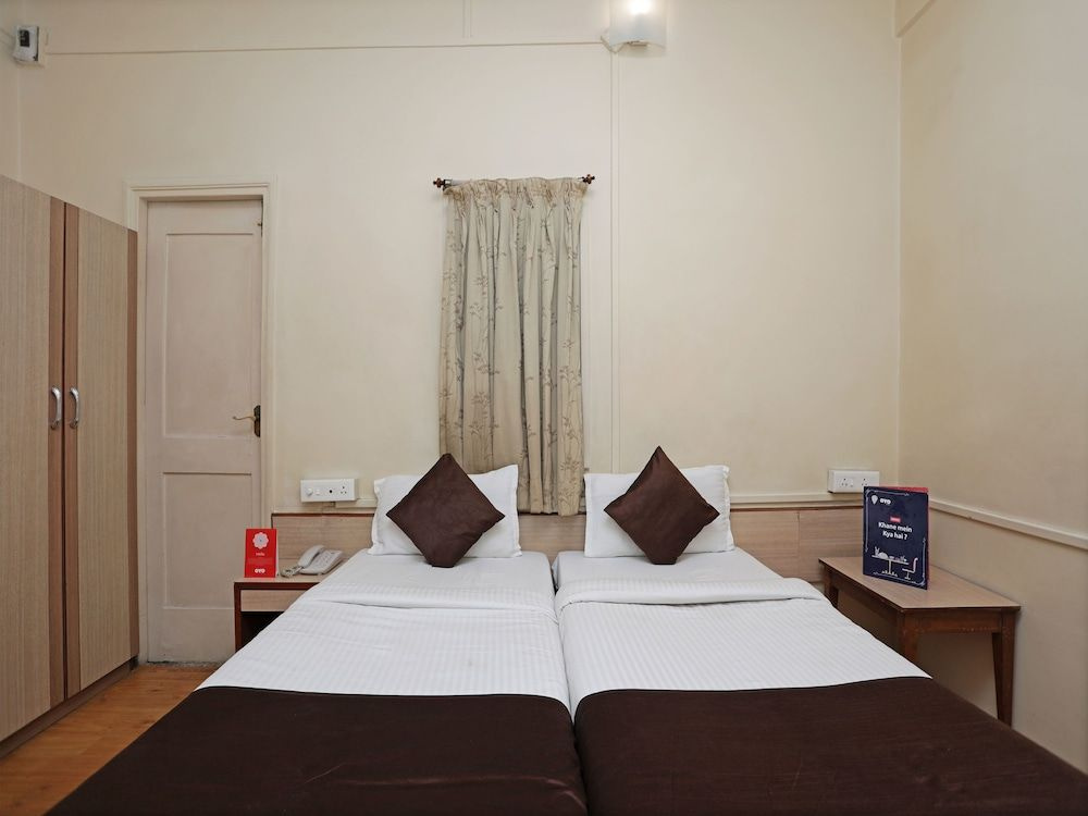 OYO 13845 Hotel Bhooshan