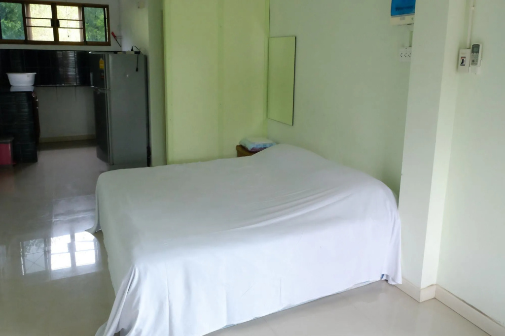 Chomlay Restaurant & Room for Rent