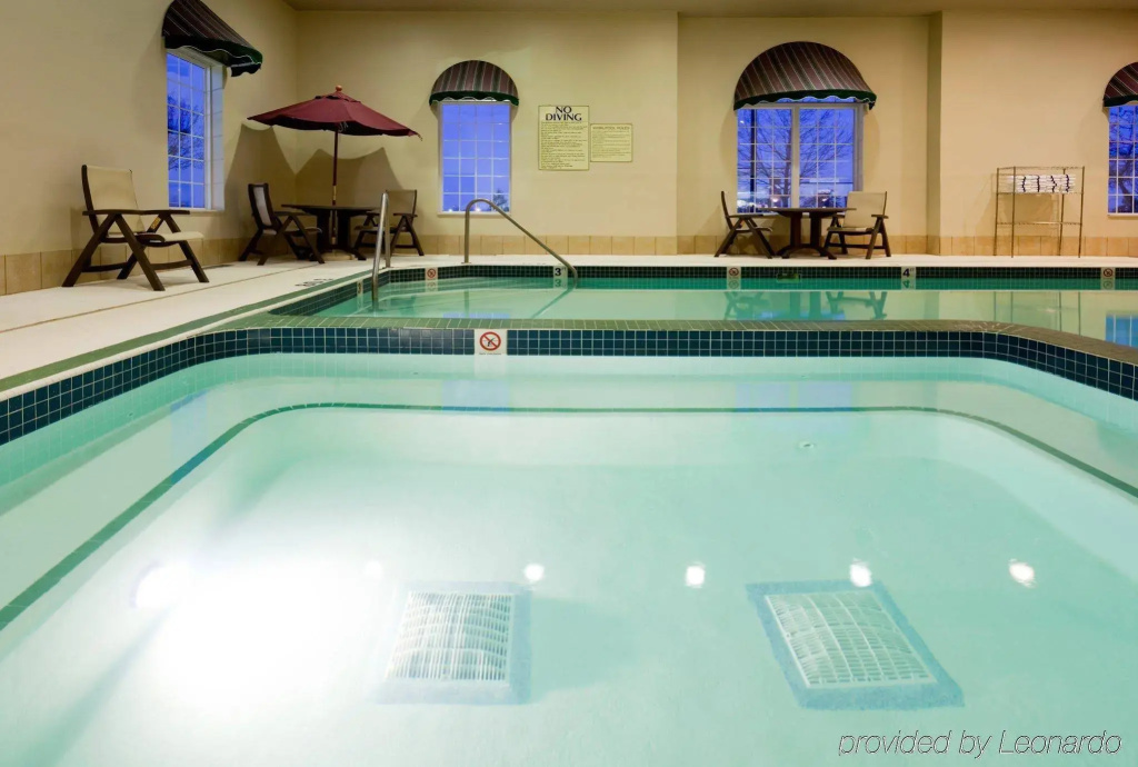 Holiday Inn Express Hotel & Suites Oshkosh - State Route 41 by IHG
