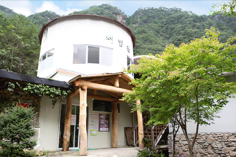 Yeongwol Muksan Guan Pension