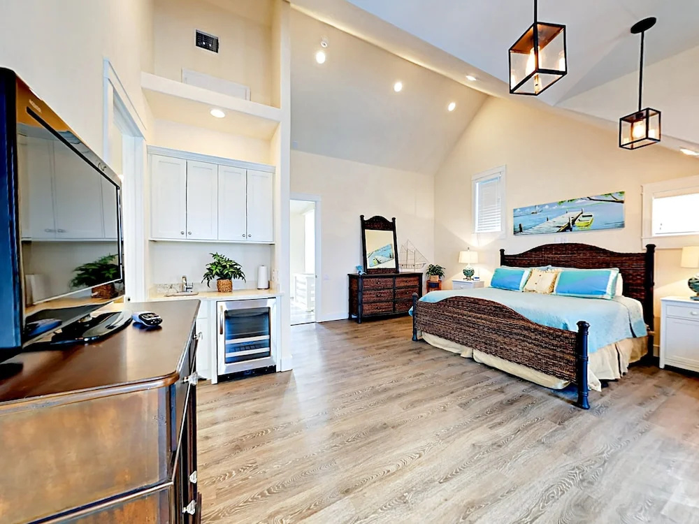 157 Sunrise Ave Home 4 Bedrooms 4 Bathrooms Home