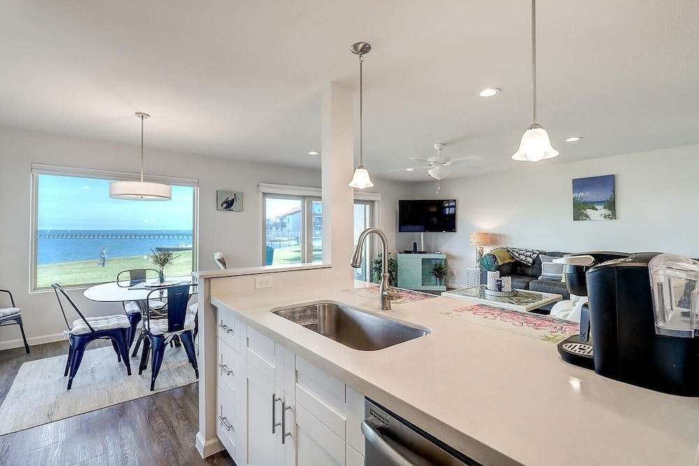Chamingo 2 Bedroom Condo by Redawning