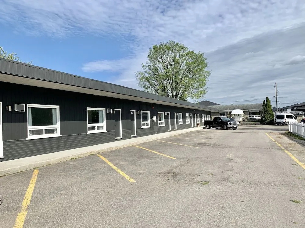 M Motel & Suites