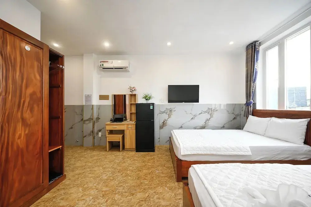 Yoyo Airport Saigon Hotel
