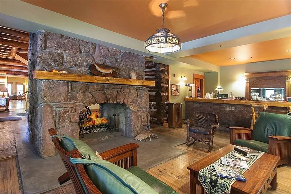Alps Boulder Canyon Inn