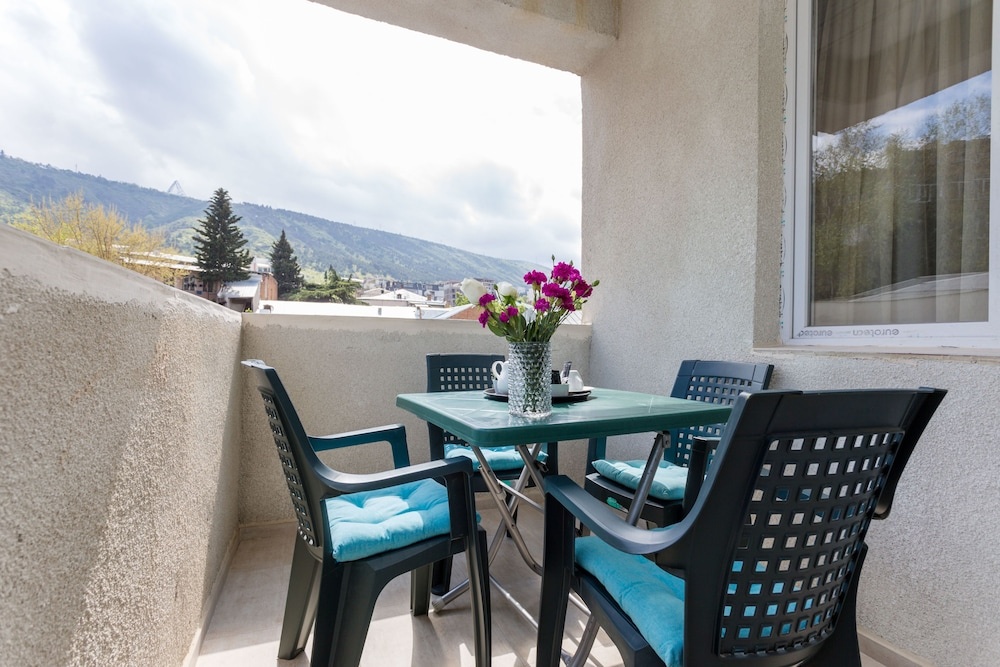 Falcon Apartments Stamba