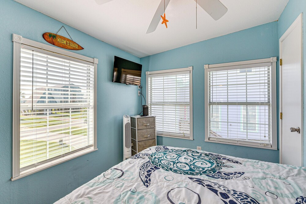 1 Block to Surfside Beach: Home w/ Deck!