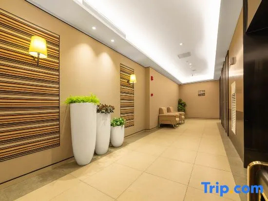 Ease Hotel (Anshun Huangguoshu Avenue Xintiandi)