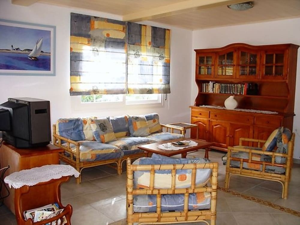 Villa - 4 Bedrooms with Pool, WiFi and Sea views - 107933