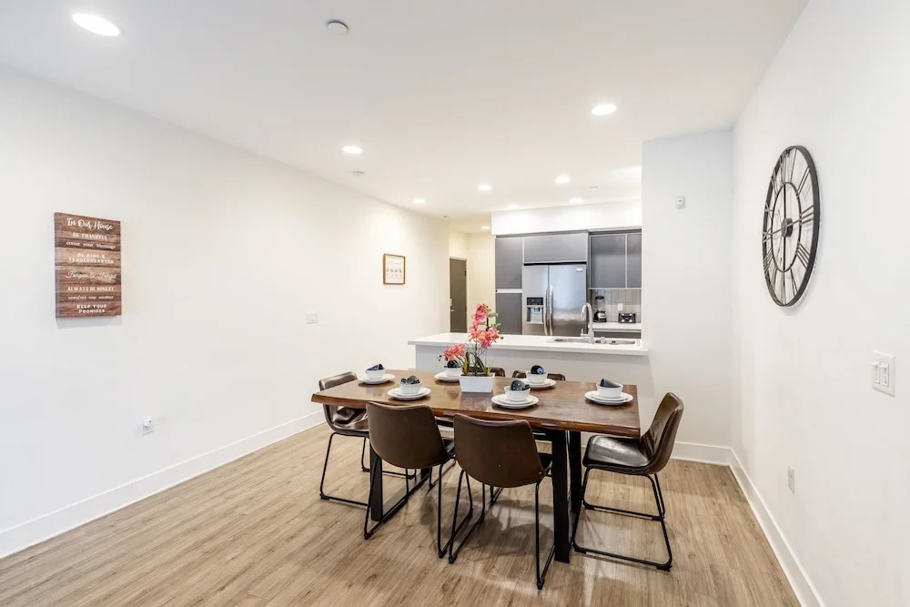 East West Comfort: Hollywood Walk Of Fame Apartments