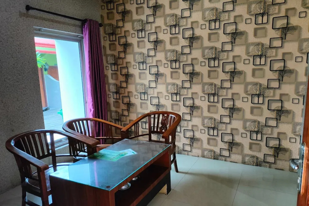 Lonari Hotel