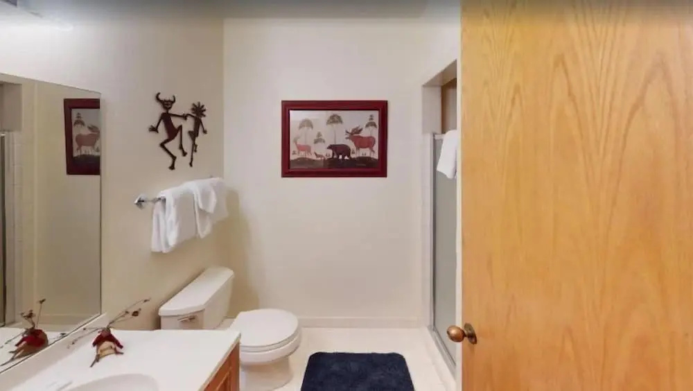 Comfortable and Cozy 2 Bedroom Condo Near Chair Lift 20 in Cascade Village - Shuttle to Vail Village