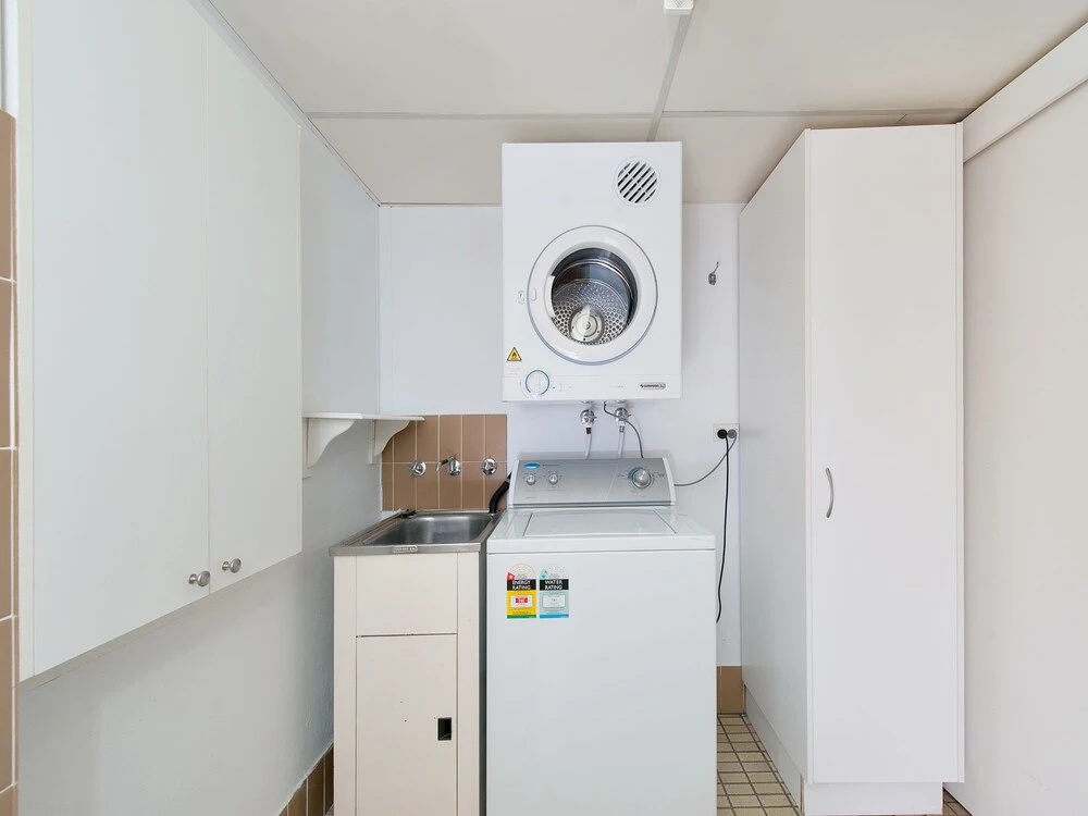 Commodore, Unit 1/9 Donald Street