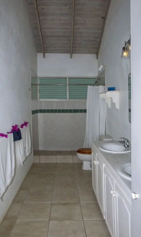 Zephyr Hill - 4 bedroom Villa with awe inspiring views 4 Villa by RedAwning