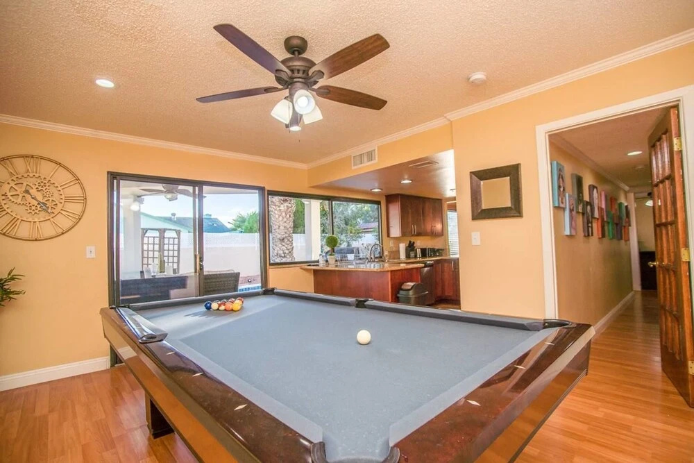 Palm Tree Paradise Luxurious 4 Bd Sleeps 16!