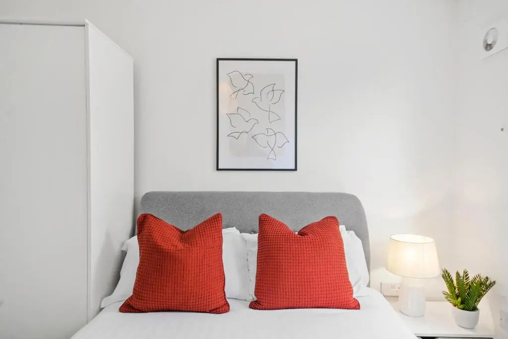 6 Sarah House by Truestays - 2 Bedroom Apartment - FREE Wifi & Parking