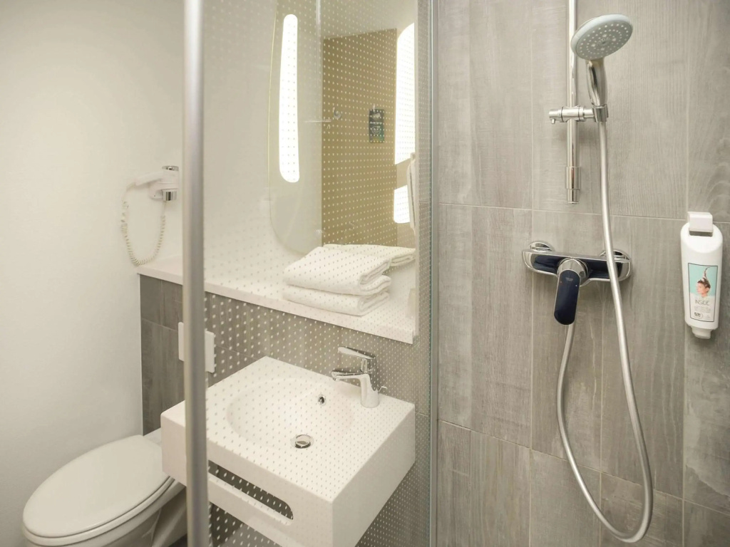 ibis Лион Gerland Rue Mérieux