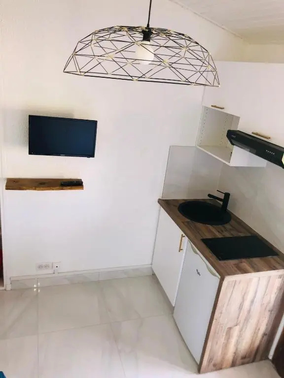 Joli studio maisonnette à 100m de la plage