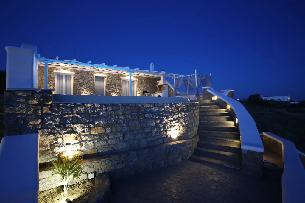 Evi Suites & Villas