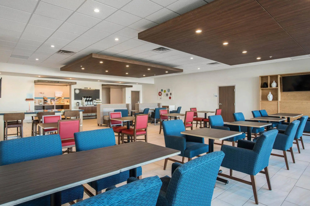 Holiday Inn Express & Suites Ludington by IHG