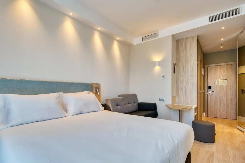 Holiday Inn Express - Madrid - Airport by IHG