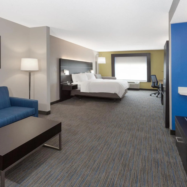 Holiday Inn Express & Suites Culpeper by IHG