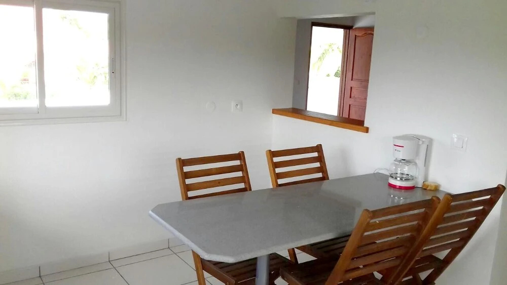 Apartment With 2 Bedrooms in Petit-canal, With Balcony and Wifi - 4 km