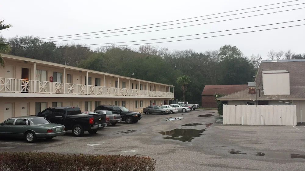 Airport Motor Inn