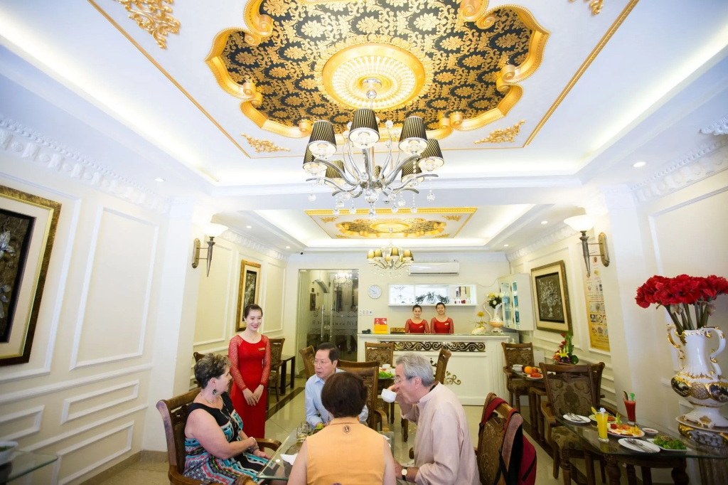 Louis Hotel