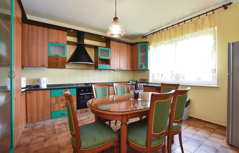 Beautiful Home in Trogir With Wifi and 6 Bedrooms