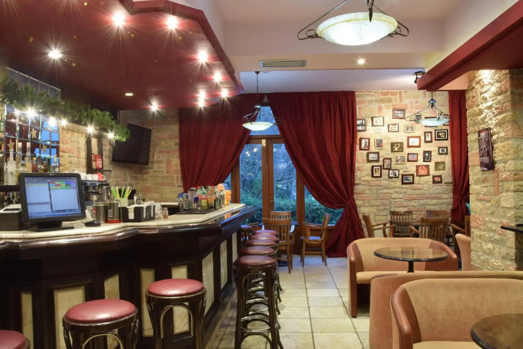 Mont Helmos Hotel