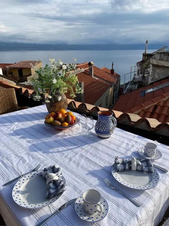 Complete house with Sea View in the center Vrbnik on island KRK